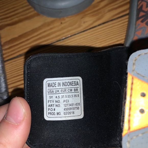 Under Armour Slides - Picture 3 of 3